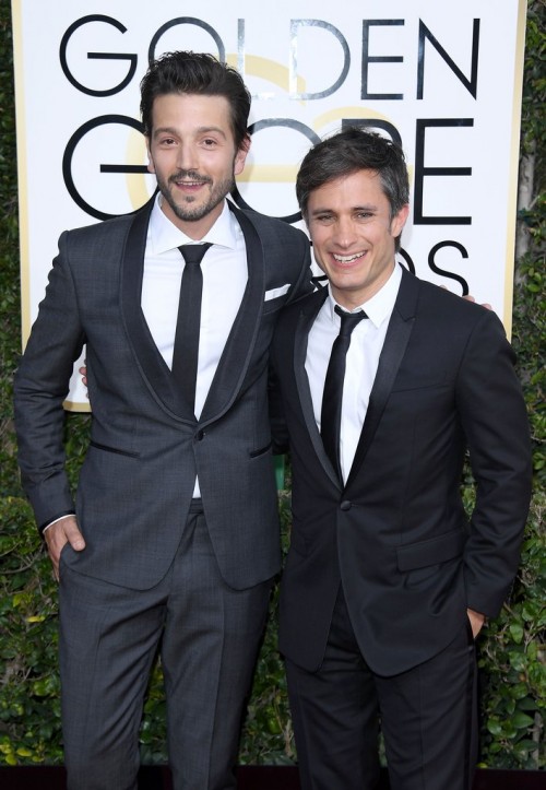 Diego-Luna-Gael-Garcia-Bernal-Friendship-Photos[1]
