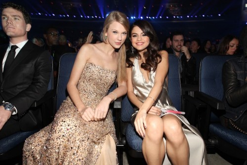 2011 American Music Awards - Backstage And Audience