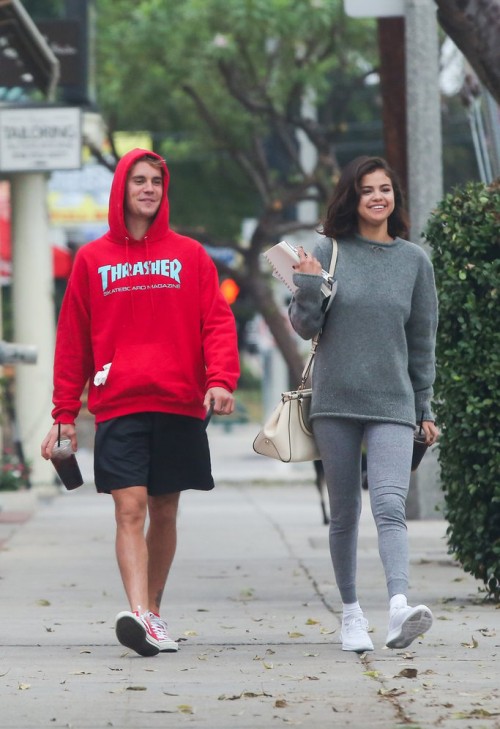 selena-gomez-justin-bieber-out-la-november-2017_(1)[1]