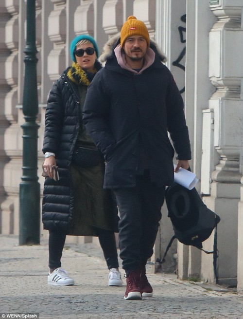 49AA805F00000578-5445921-On_again_Katy_Perry_and_Orlando_Bloom_all_but_confirmed_they_wer-a-2_1519838703215[1]