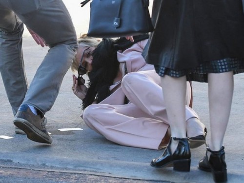 *PREMIUM-EXCLUSIVE* Sharon Stone takes a bad spill in her stilettos after lunch with friends
