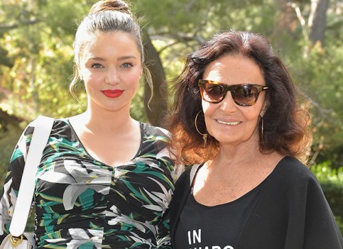 miranda-kerr-i-drugie-zvezdy-na-sadovoy-vecherinke-diany-fon-fyurstenberg-v-chest-premii-oskar_1[1]