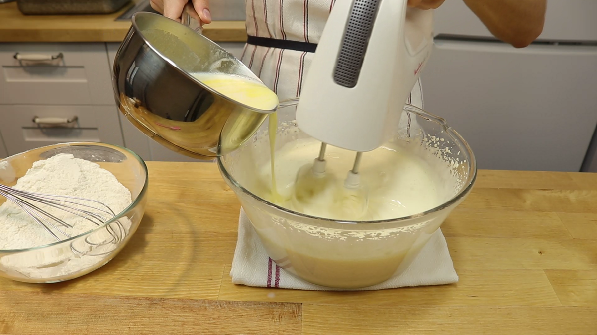 Готовлю знаменитый горячий молочный пирог (Hot Milk Cake)или пирог на горячем молоке, и пирог и бисквит