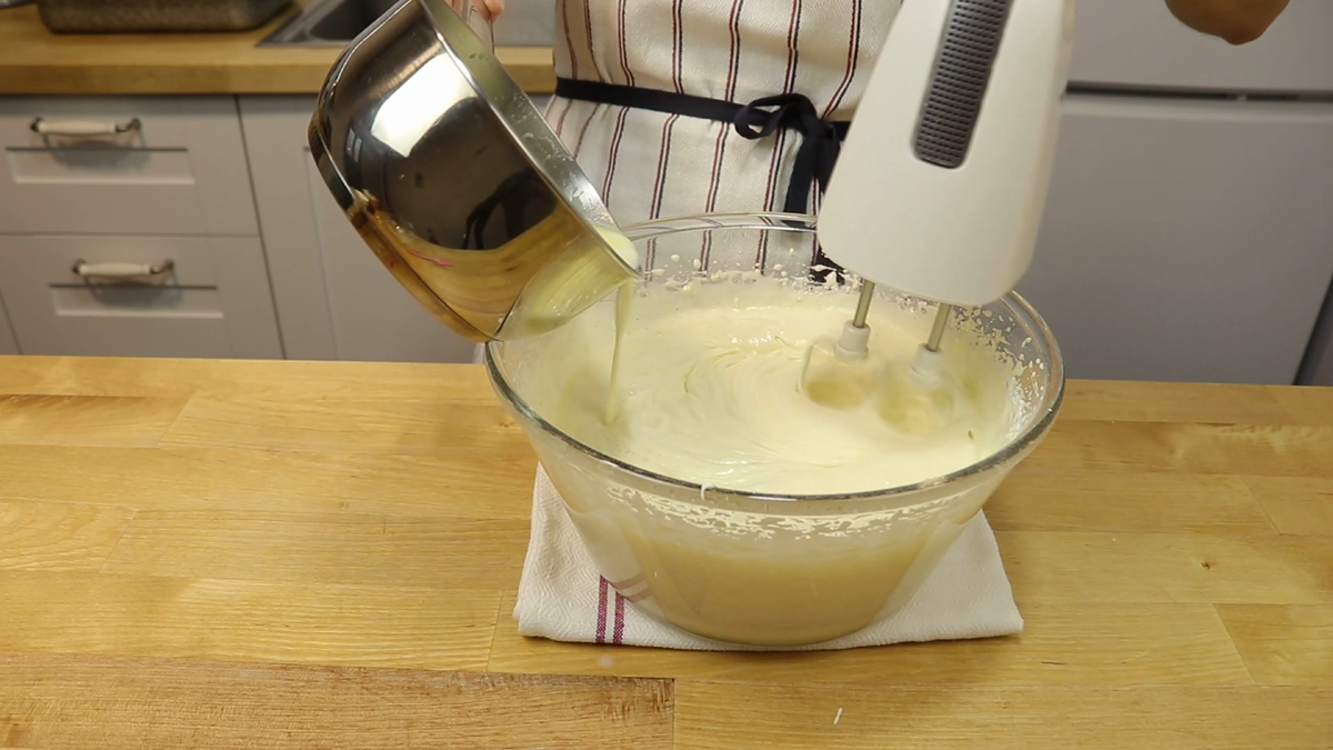 Готовлю знаменитый горячий молочный пирог (Hot Milk Cake)или пирог на горячем молоке, и пирог и бисквит